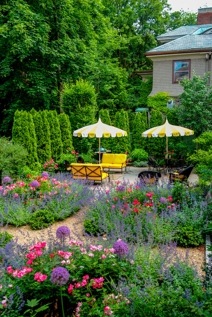 traditional-garden-patio