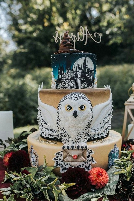 Gorgeous harry potter themed wedding cake