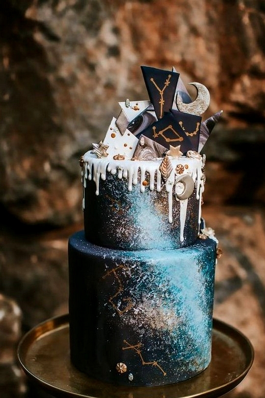 Midnight and gold celestial wedding cake ideas