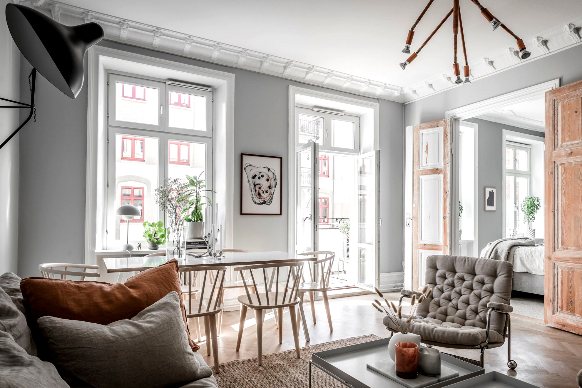 Flip of the century dwelling with an attention-grabbing format