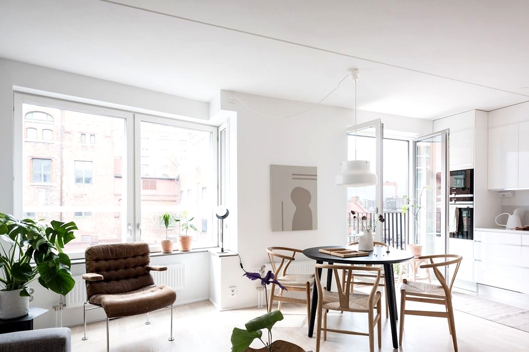 Open plan kitchen and lounge