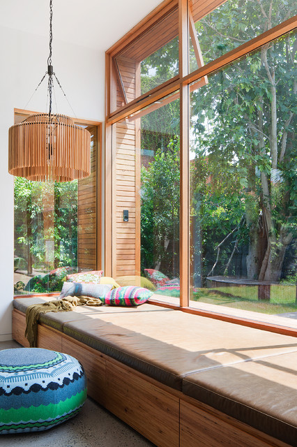 bright- living-room-big-windowsill