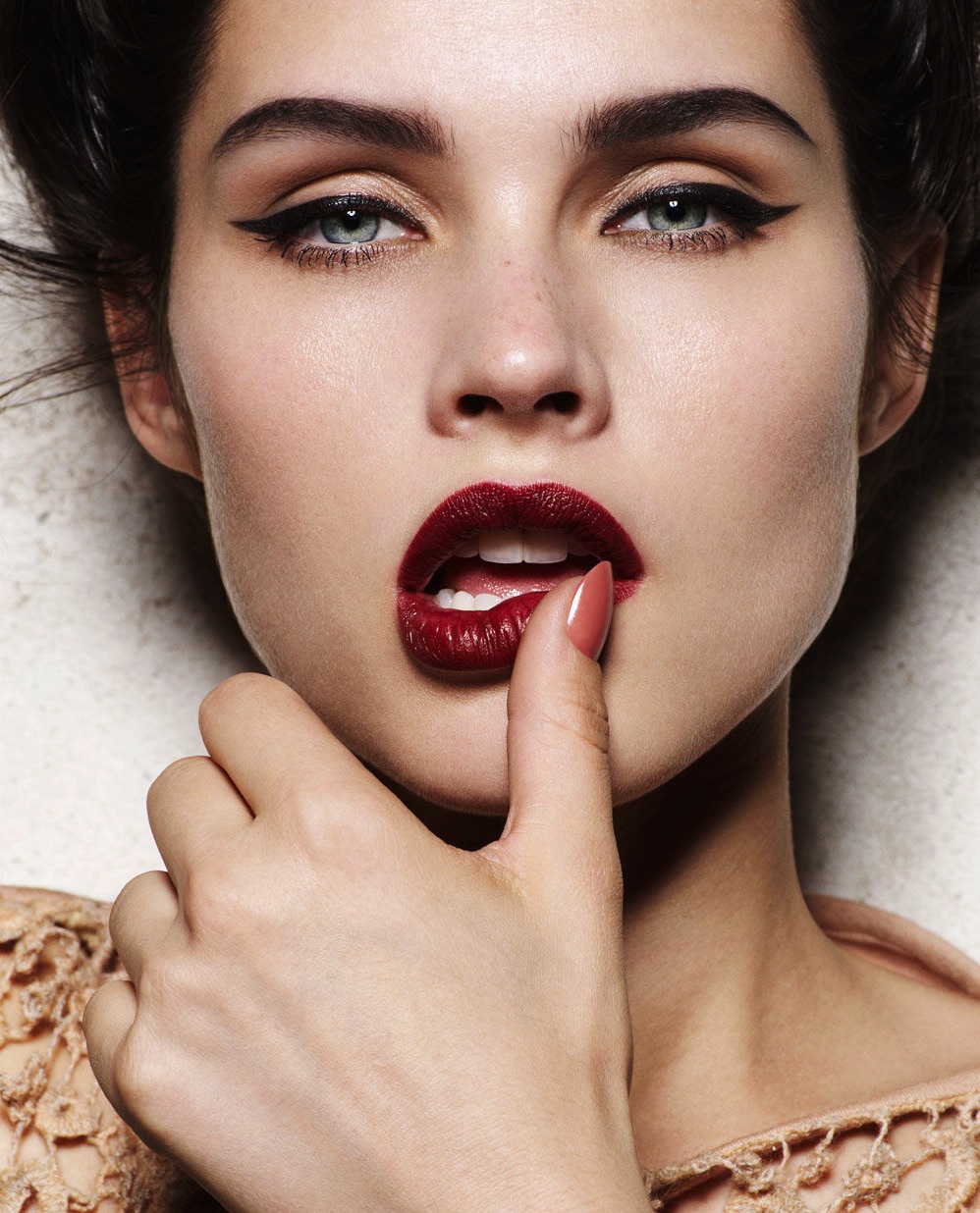 red-lips-makeup