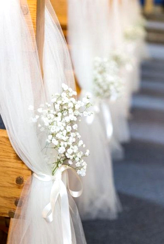 church wedding decoration ideas with baby's breath and tulle