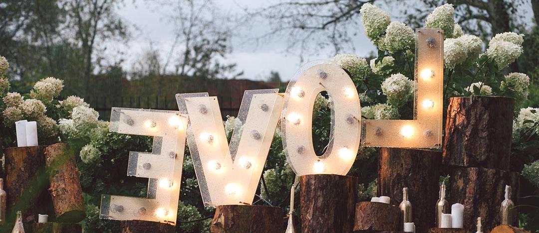 rust wedding decor ideas with love light