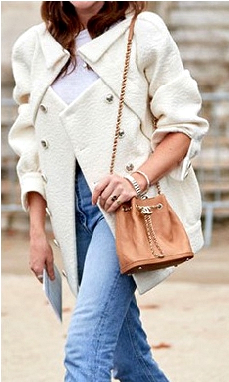 Bucket bags are becoming one of the accessory trends that went under the weather for a while: now they are back!