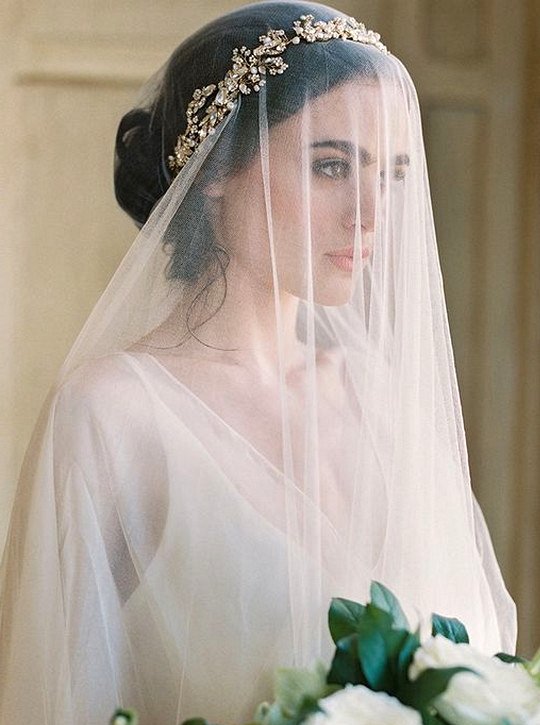 vintage wedding hairstyle with veil and headpiece