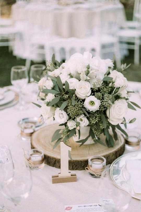 chic white and green wedding centerpiece ideas with tree stump