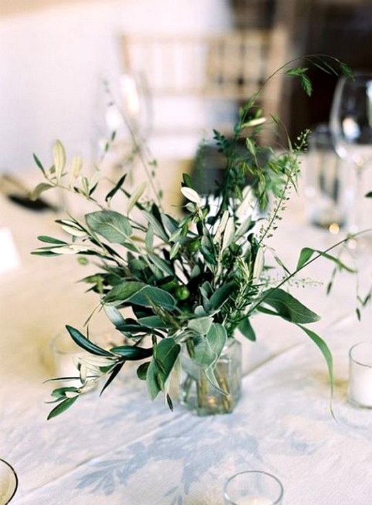 simple greenery wedding centerpiece ideas with candles