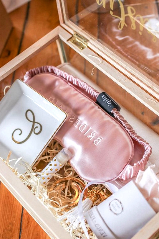 bridesmaid proposal gift box ideas 2