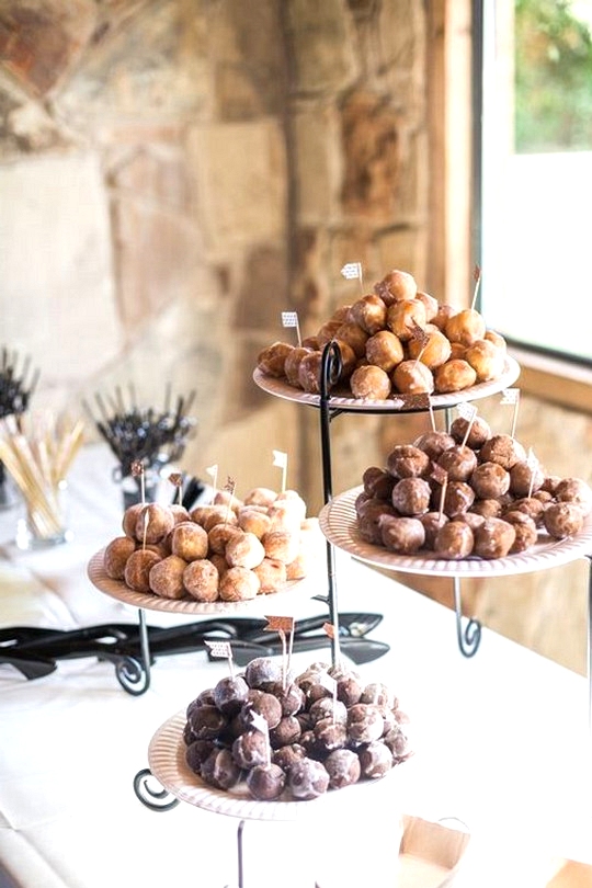 simple chic wedding dessert display ideas