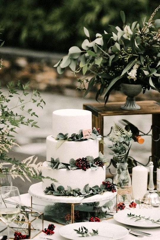 chic outdoor wedding dessert table display ideas