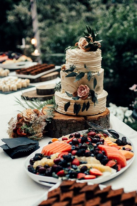 rustic outdoor wedding dessert table ideas