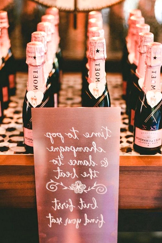 wedding favor ideas with rose gold sign