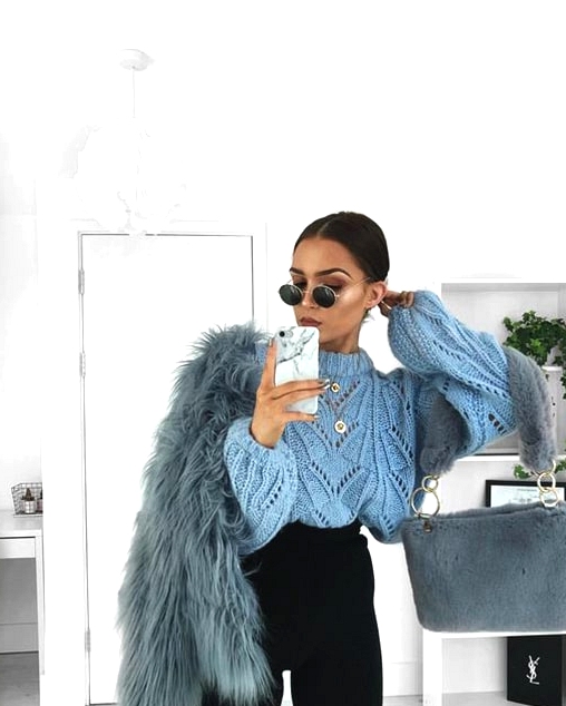 cozy-new-years-eve-outfit-ideas-bluw-faux-fur-coat-blue-pullover-outfit-min
