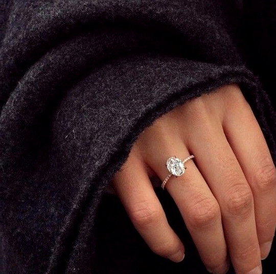 oval set diamond rose gold engagement ring