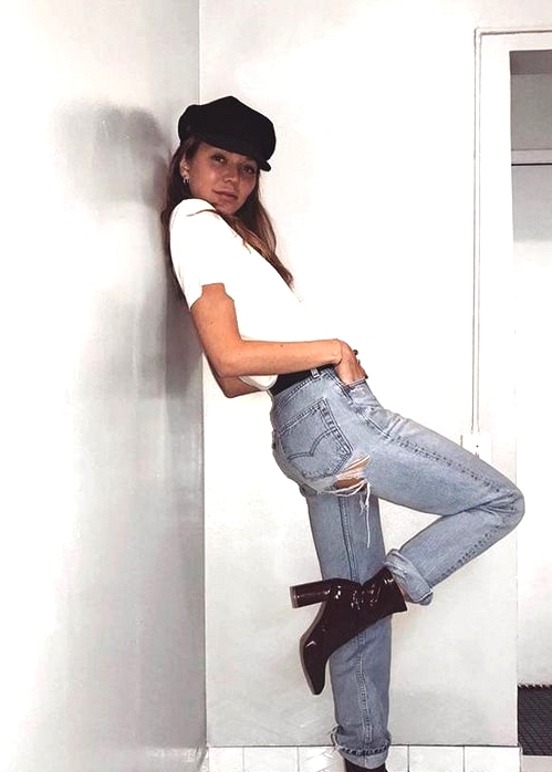 how-to-wear-boyfriend-jeans-ankle-boots-