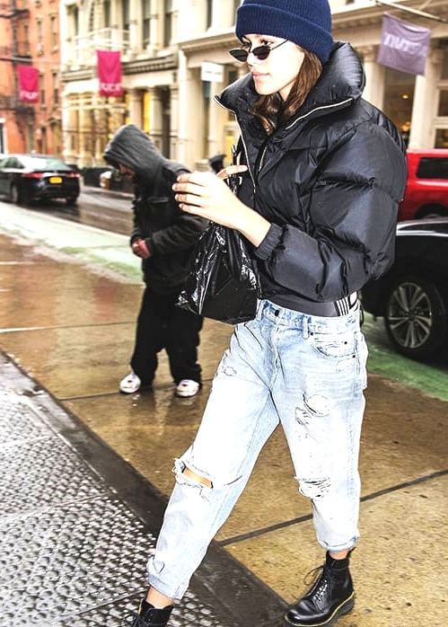 celebrity-boyfriend-jeans-kaia-gerber