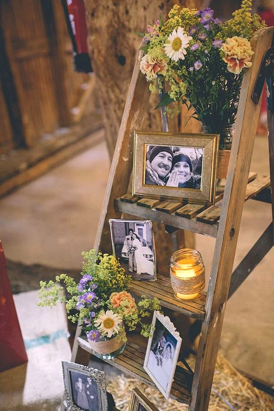 vintage wedding photo display ideas with ladder