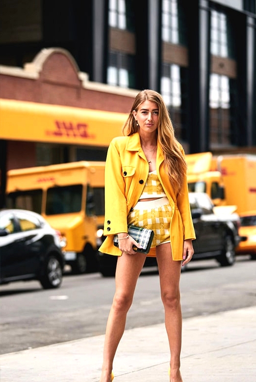 yellow-monochrome-outfit-look-street-style-new-york-fashion-week-spring-2019-trends-min