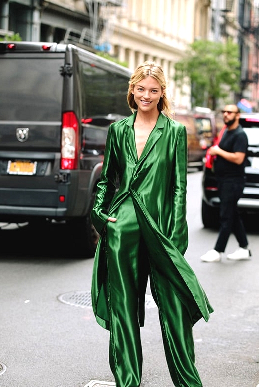 monochrome-outfit-look-from-nyfw-street-style-min