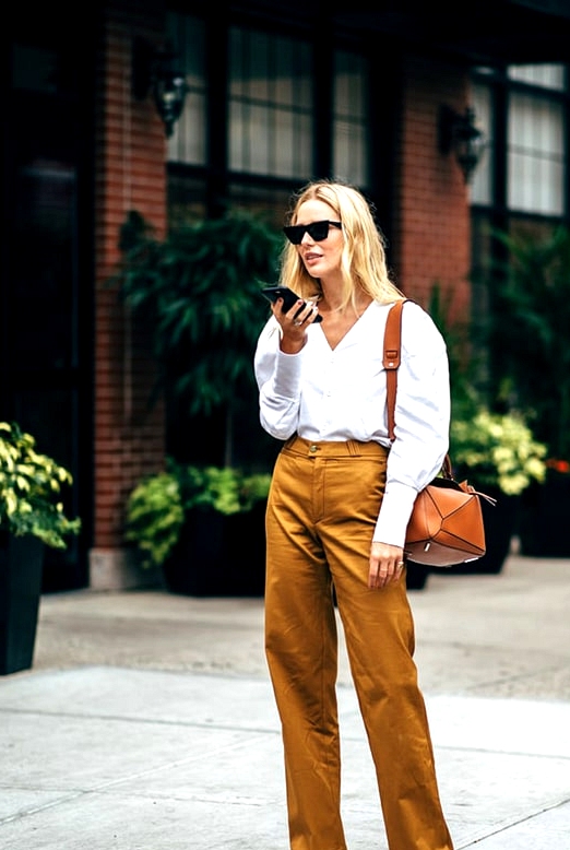 khaki-pant-white-shirt-nyfw-street-style-fall-2018-min