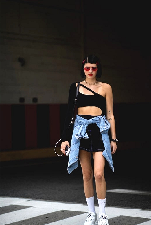 black-and-white-combination-denim-jacket-outfit-from-nyfw-street-style-spring-2019-min