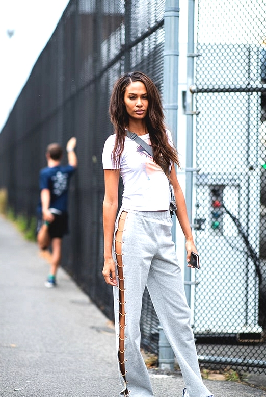 sneaker-trackpant-side-stripe-outfit-street-style-nyfw-2019-min