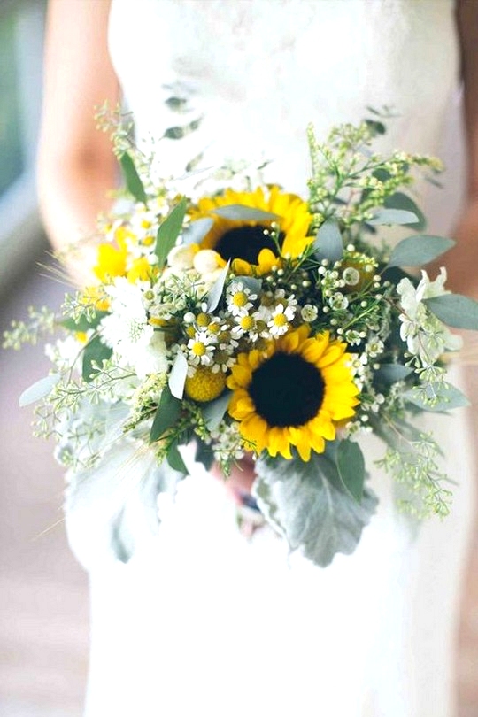 chic wedding bouquet ideas with sunflowers