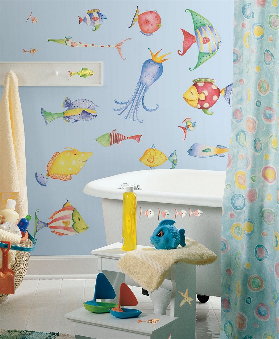 Sea-themed bathroom for children who love marine life