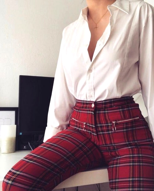 white-shirt-red-checked-leggings-valent,nes-day-outfit-ideas-min