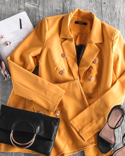 yellow-monochrome-outfit-idea-for-valentines-day