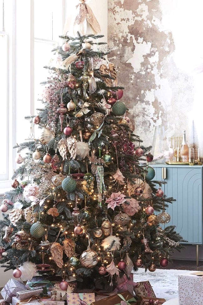 RENAISSANCE Christmas 2020 theme tree