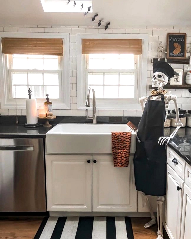 Halloween Skeleton kitchen decoration idea