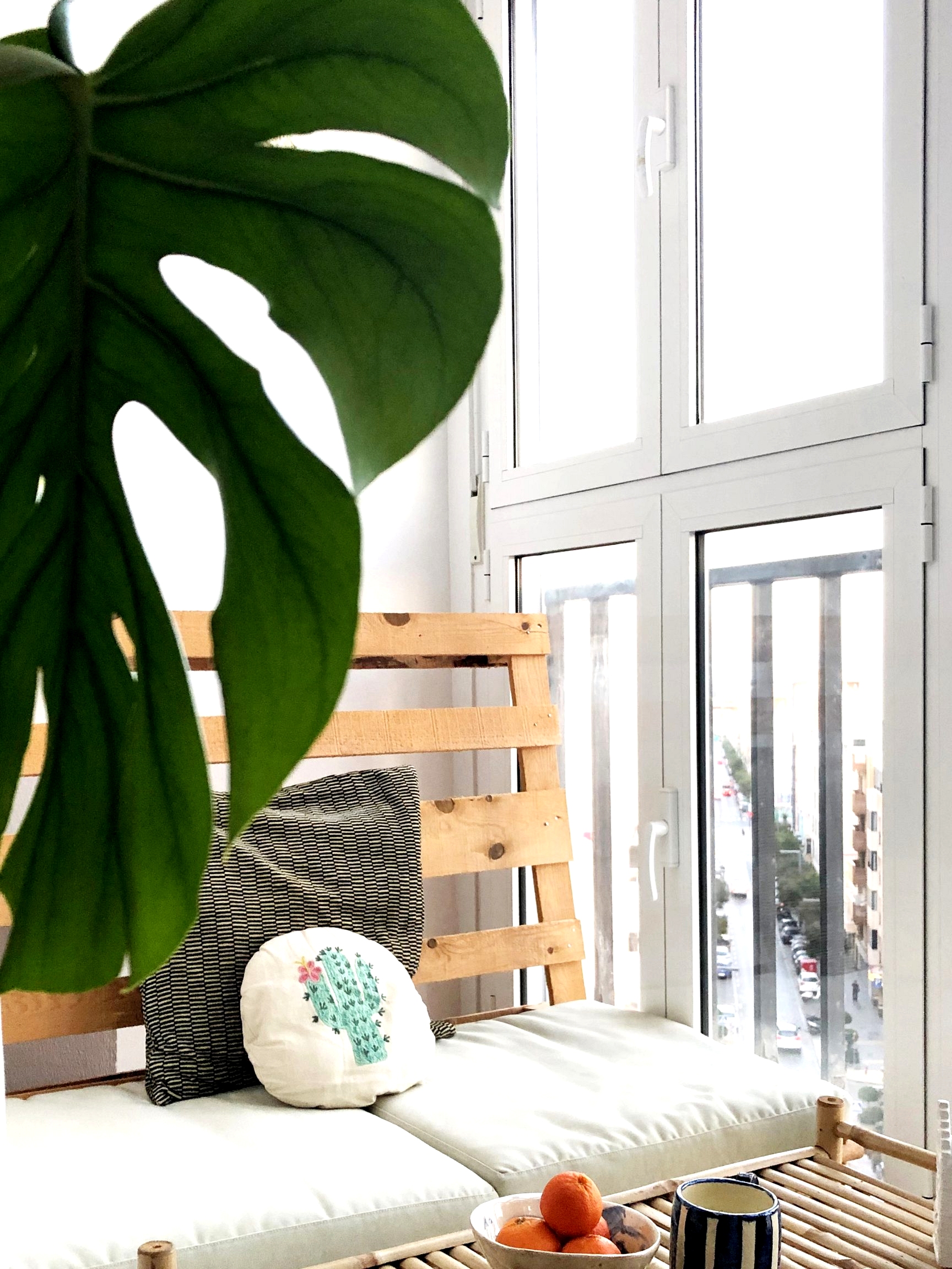 Tremendous Deco DIY!  Renovation of a closed balcony with vinyl and wallpaper