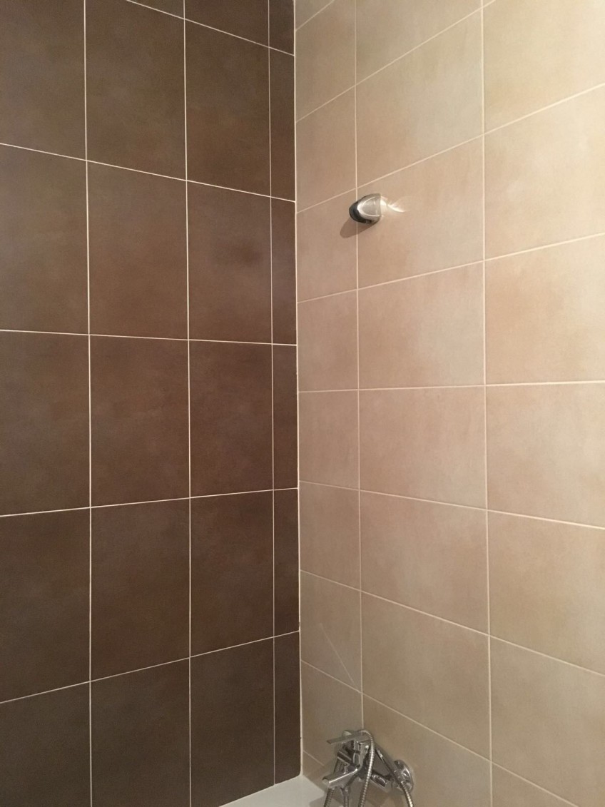 idea-to-cover-bathroom-tiles-with-vinyl