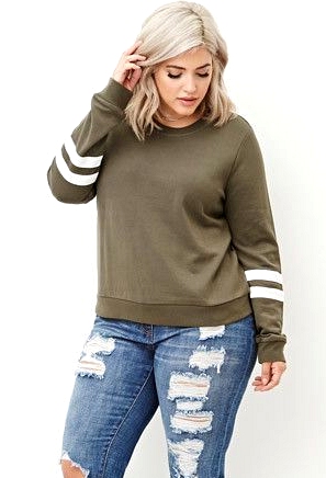 This is one of the plus size outfit ideas for fall that is cute and cozy.