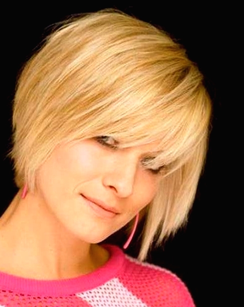 Blonde, Chin-Length Hairstyles for Women: Straight Short Hair