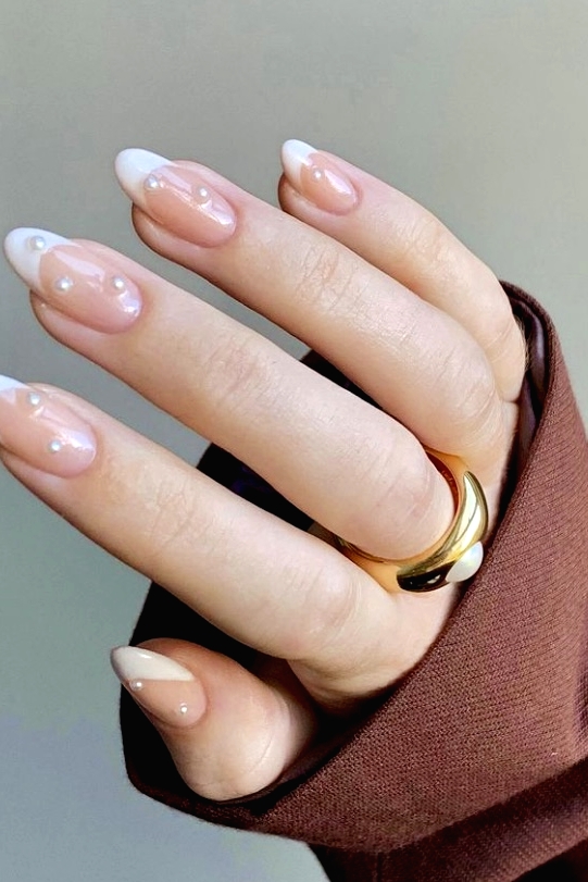 20 Cute Pearl Nails: The Latest Nail Trend