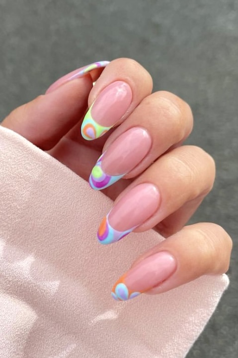 20 Retro Nail Designs to Get that Cool, Nostalgic Look